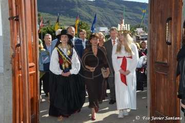 Miles de personas celebran el día de Santa Lucía en Las Tirajanas (Foto Francisco Javier Santana)